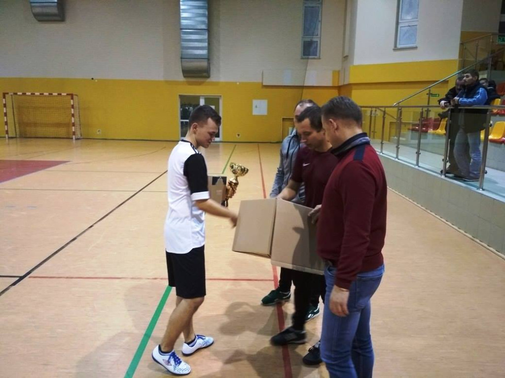 Grudniowe turnieje sportowe w gminie Fałków [zdjęcia]