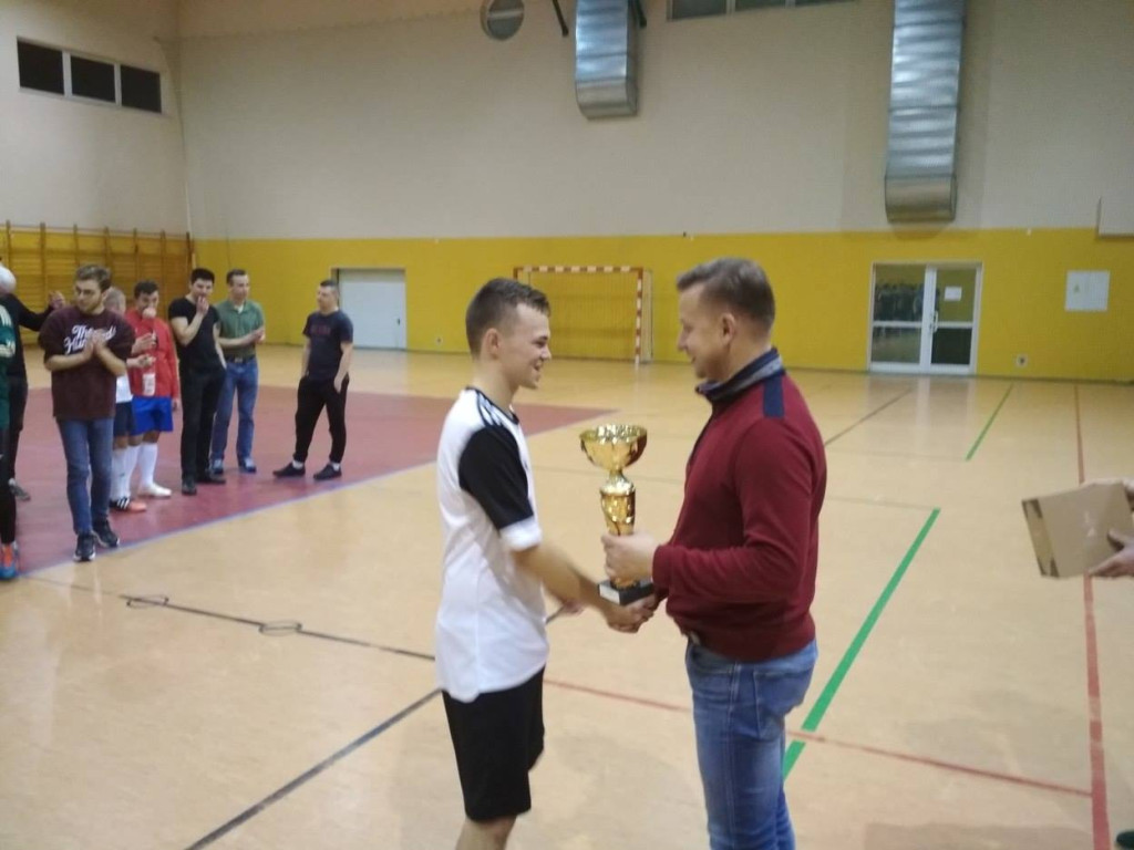 Grudniowe turnieje sportowe w gminie Fałków [zdjęcia]