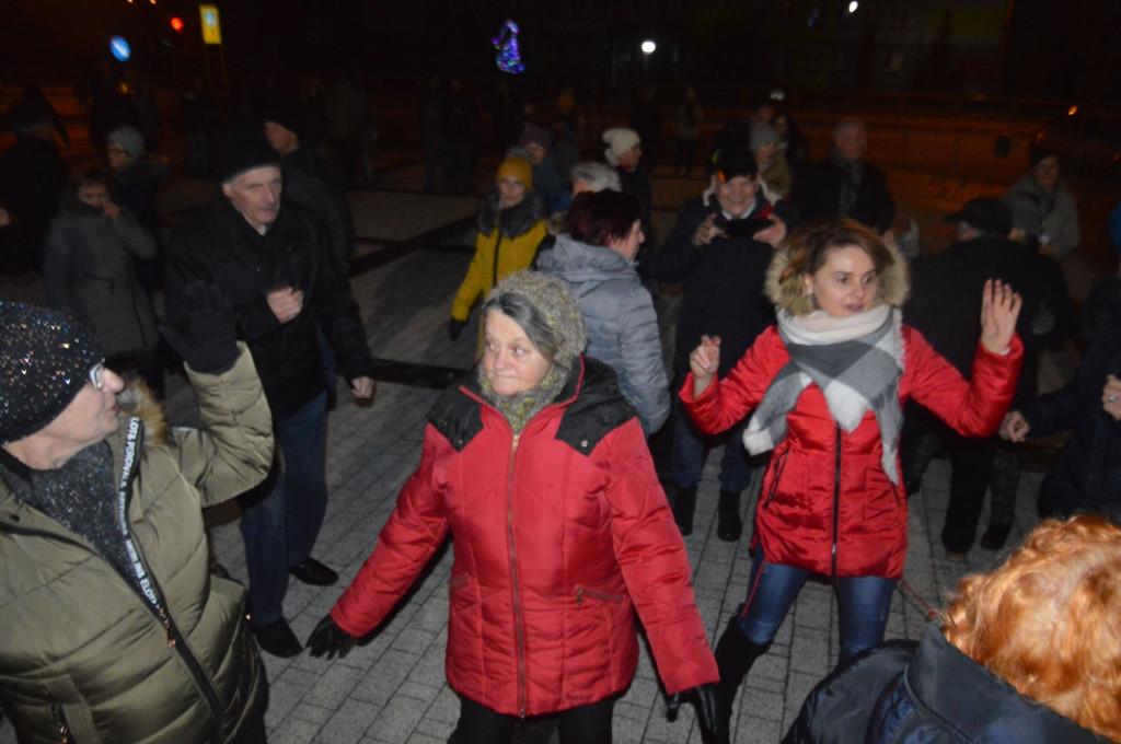 Sylwester miejski w Stąporkowie. Zobaczcie jak bawiła się ta gmina [zdjęcia]