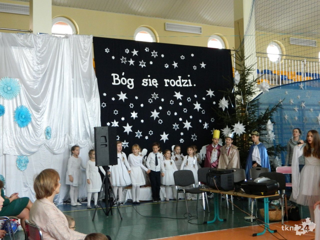 Muzyczne jasełka w Królewcu dla szkoły, osób samotnych i starszych [zdjęcia]