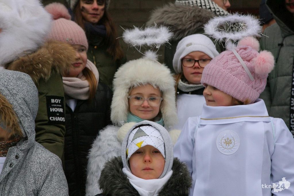 Kolorowy Orszak Trzech Króli przeszedł ulicami Końskich [zdjęcia]
