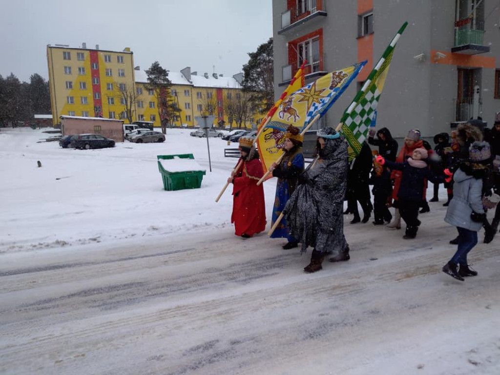 Stąporkowianie uczestniczyli w barwnym Orszaku Trzech Króli [zdjęcia]