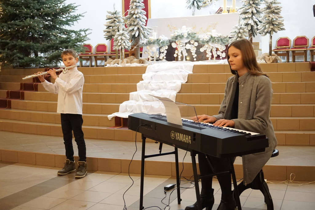 Piękny koncert kolęd i pastorałek w kościele pw. Chrystusa Odkupiciela [wideo, zdjęcia]