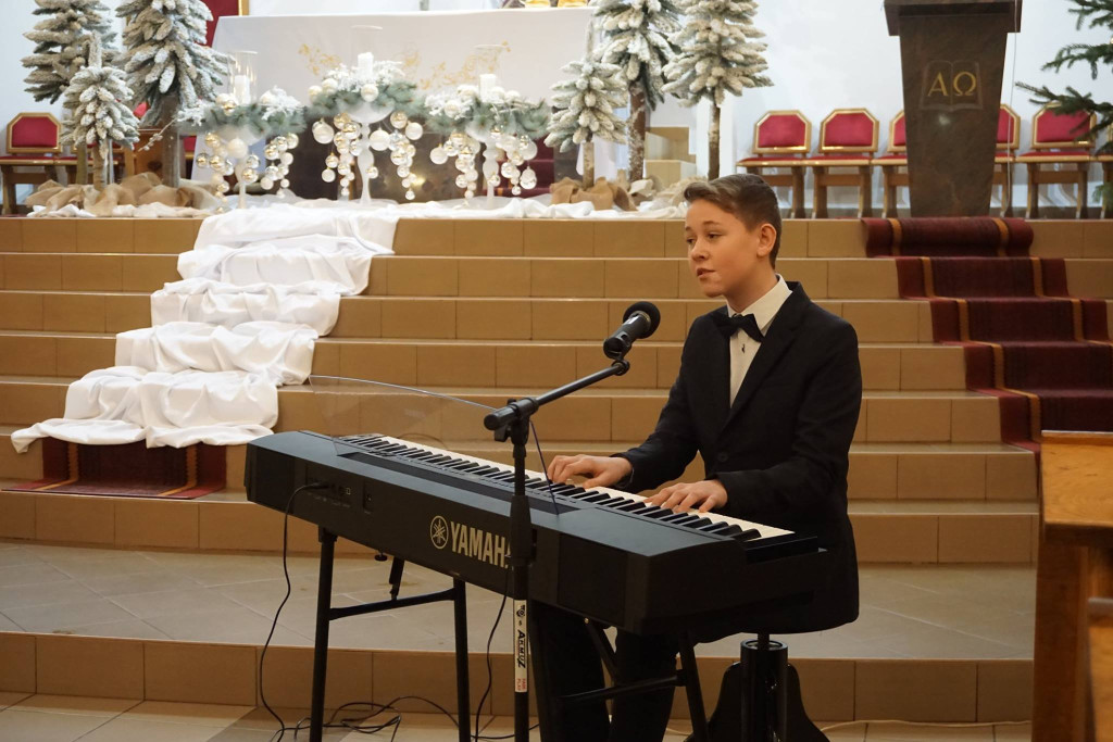 Piękny koncert kolęd i pastorałek w kościele pw. Chrystusa Odkupiciela [wideo, zdjęcia]