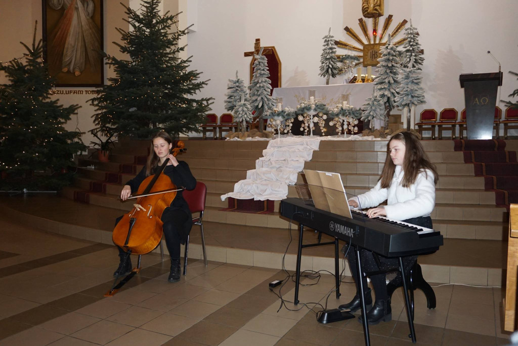Piękny koncert kolęd i pastorałek w kościele pw. Chrystusa Odkupiciela [wideo, zdjęcia]