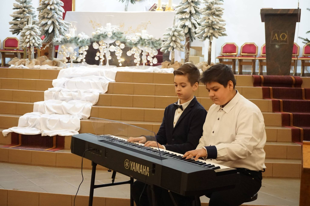 Piękny koncert kolęd i pastorałek w kościele pw. Chrystusa Odkupiciela [wideo, zdjęcia]
