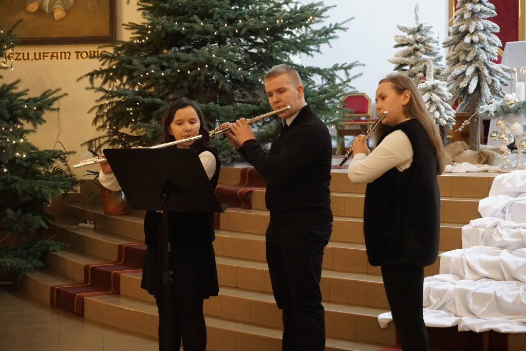 Piękny koncert kolęd i pastorałek w kościele pw. Chrystusa Odkupiciela [wideo, zdjęcia]
