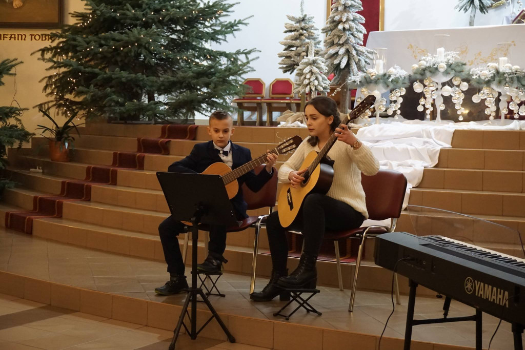 Piękny koncert kolęd i pastorałek w kościele pw. Chrystusa Odkupiciela [wideo, zdjęcia]