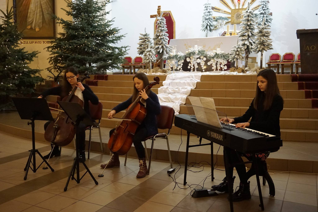Piękny koncert kolęd i pastorałek w kościele pw. Chrystusa Odkupiciela [wideo, zdjęcia]