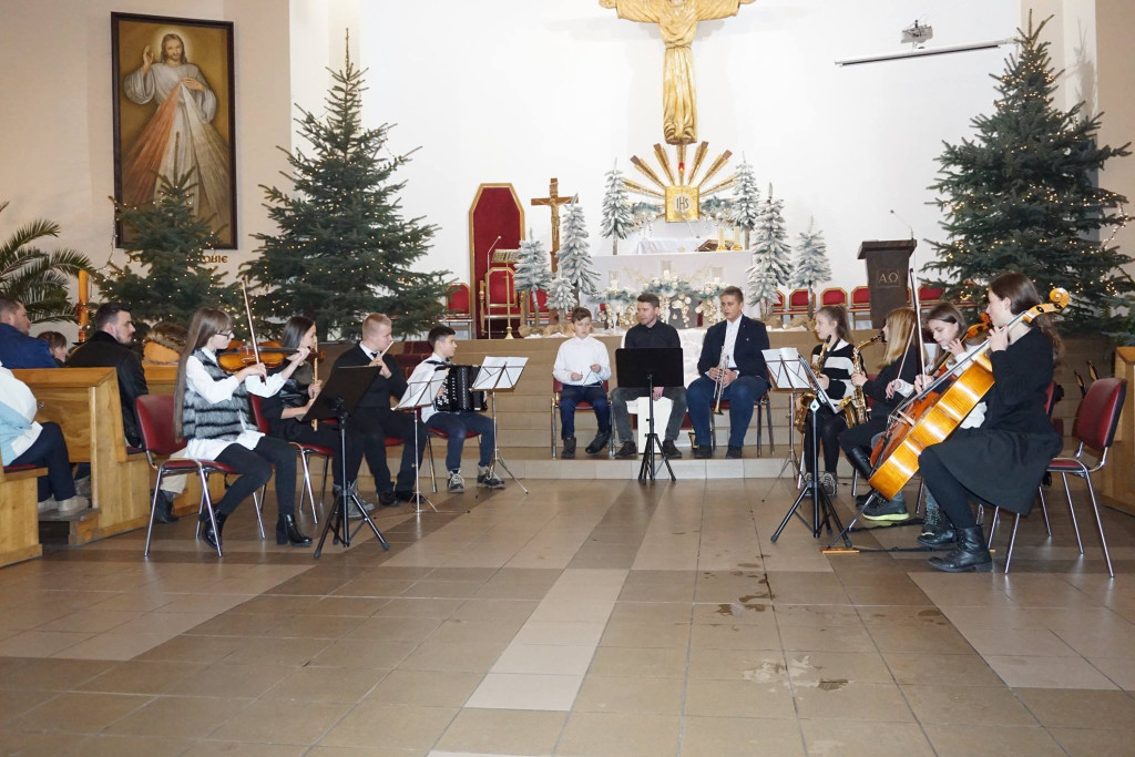 Piękny koncert kolęd i pastorałek w kościele pw. Chrystusa Odkupiciela [wideo, zdjęcia]
