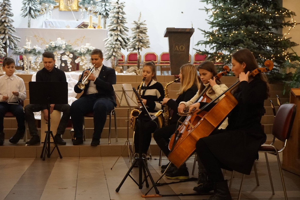 Piękny koncert kolęd i pastorałek w kościele pw. Chrystusa Odkupiciela [wideo, zdjęcia]