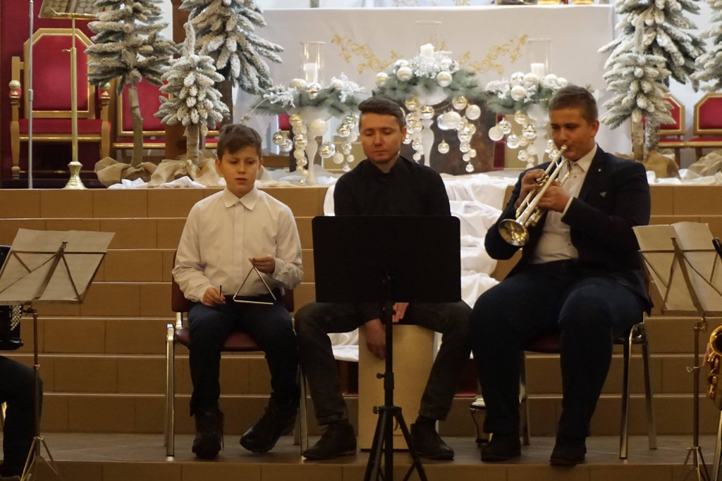 Piękny koncert kolęd i pastorałek w kościele pw. Chrystusa Odkupiciela [wideo, zdjęcia]