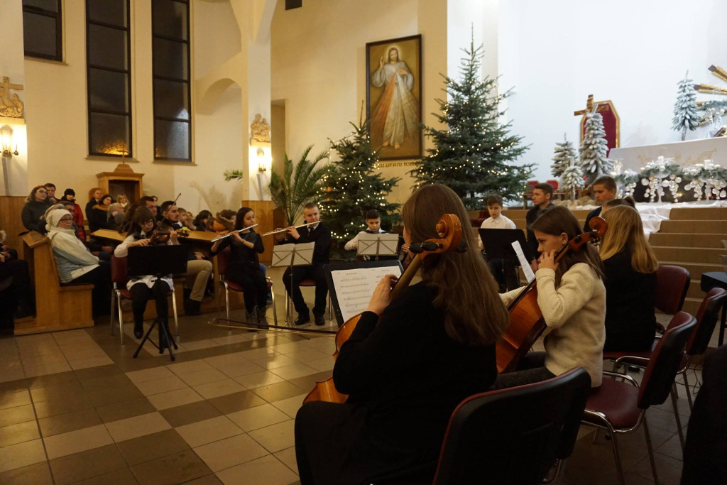 Piękny koncert kolęd i pastorałek w kościele pw. Chrystusa Odkupiciela [wideo, zdjęcia]