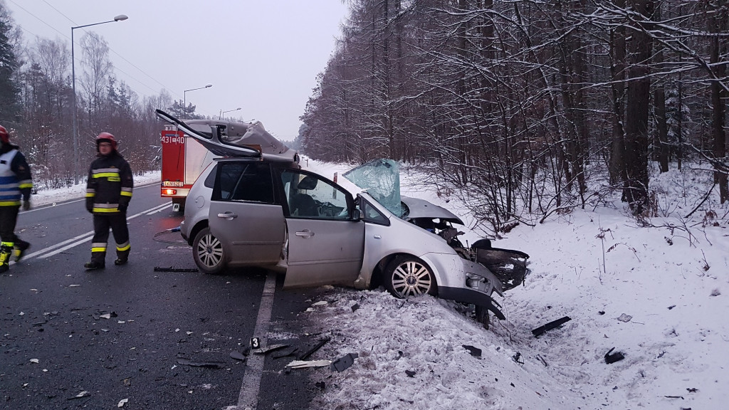 Tragedia w Koziej Woli. Nie żyje kierowca [zdjęcia]