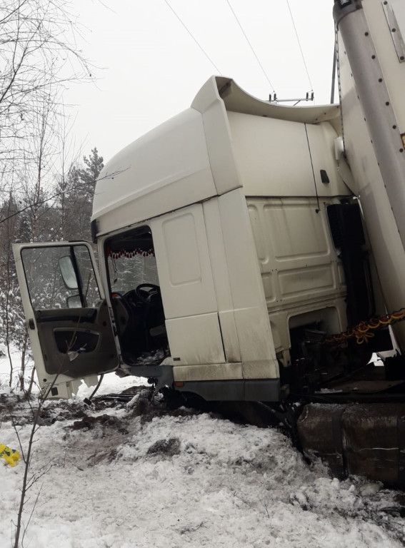 Tragedia w Koziej Woli. Nie żyje kierowca [zdjęcia]