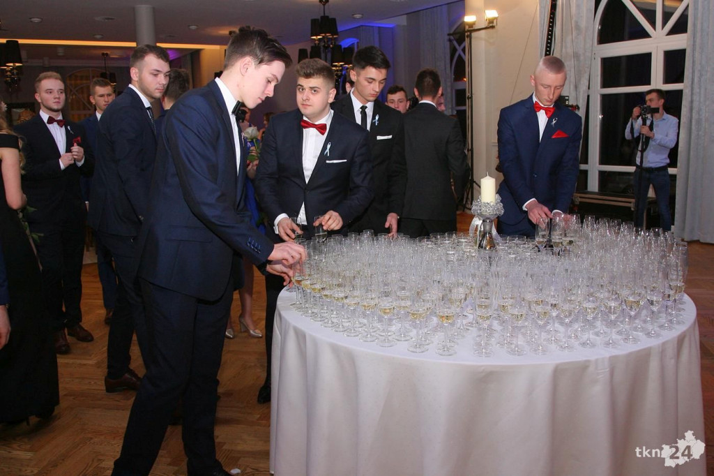 Relacja wideo: Studniówka I LO w Końskich 2019