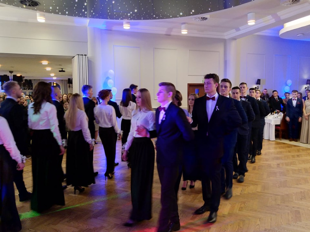 Relacja wideo: Studniówka I LO w Końskich 2019
