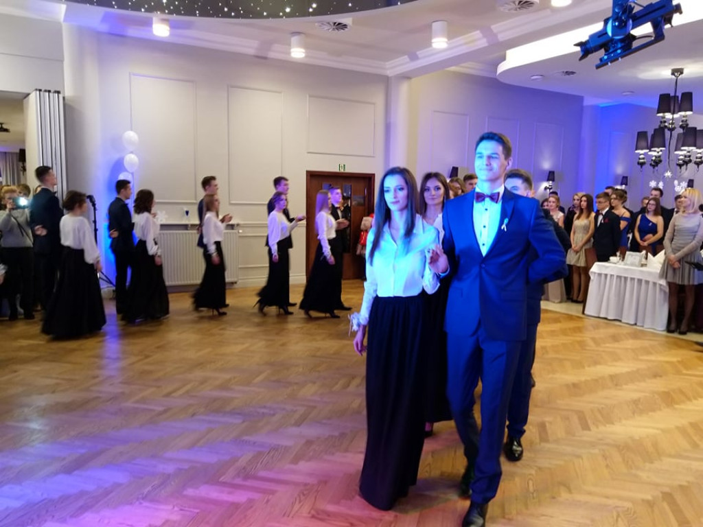 Relacja wideo: Studniówka I LO w Końskich 2019
