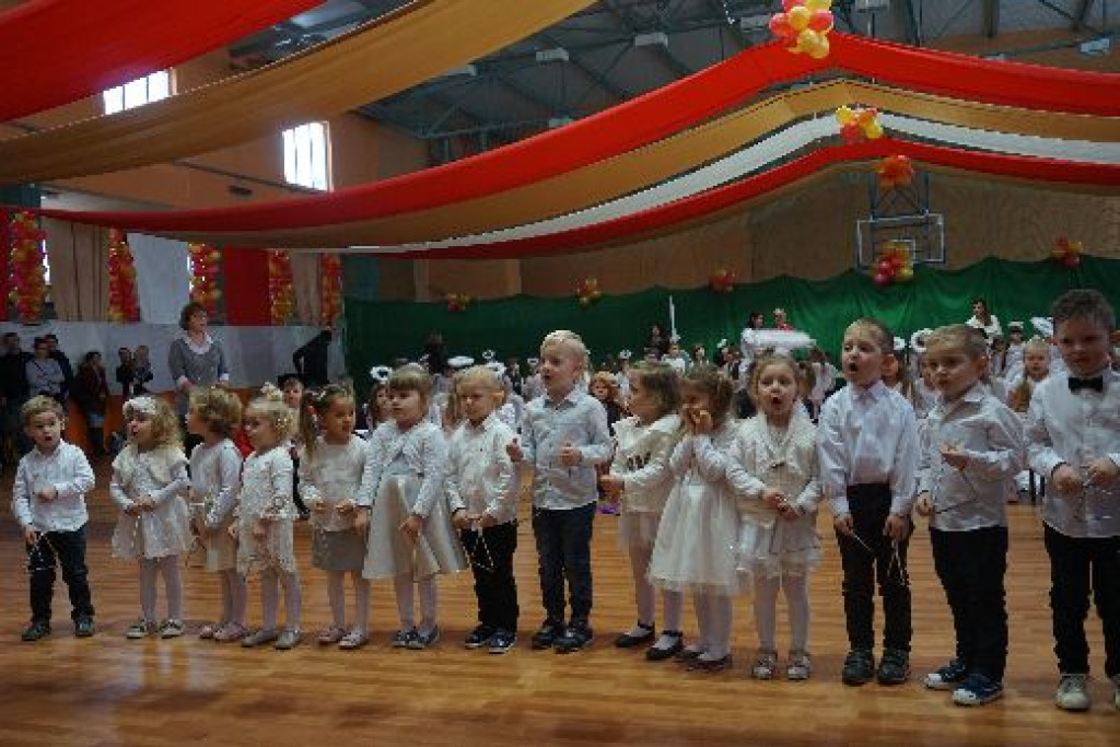 Artystyczny dzień babci i dziadka oraz bal w Radoszycach [zdjęcia]