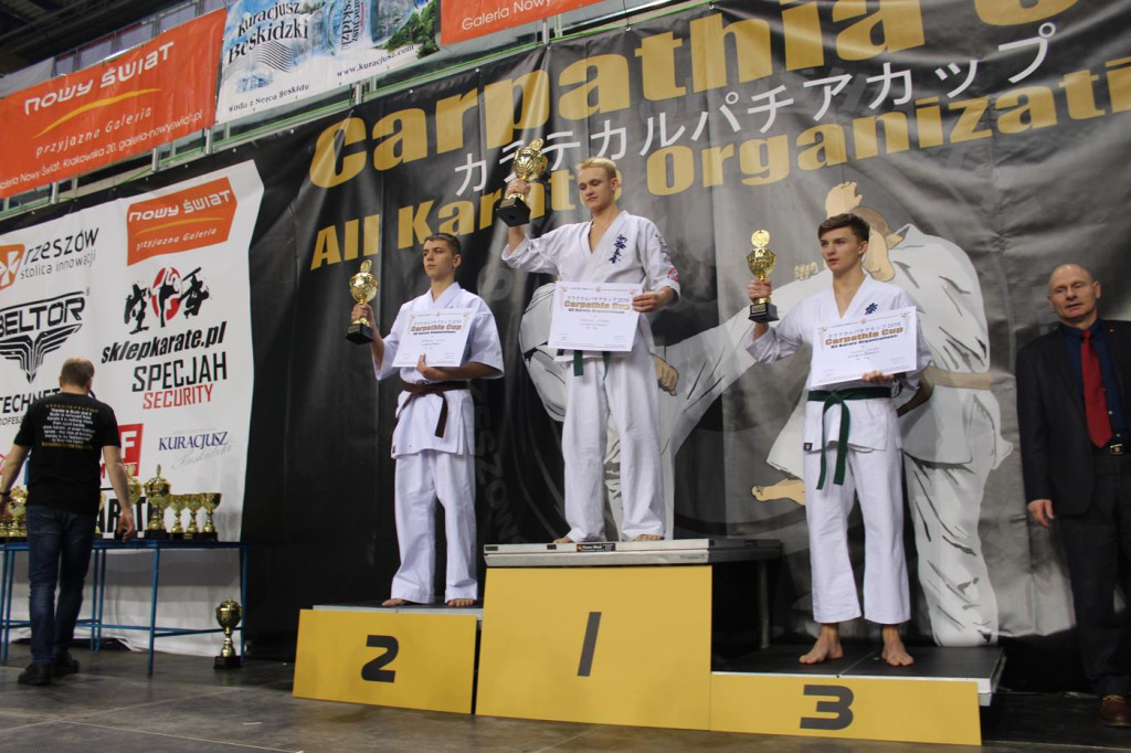 Zawodnicy Koneckiego Klubu Karate z medalami w Rzeszowie [zdjęcia]