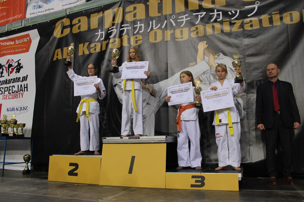 Zawodnicy Koneckiego Klubu Karate z medalami w Rzeszowie [zdjęcia]