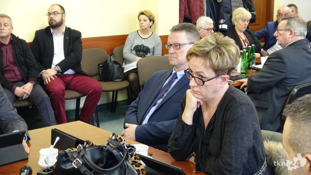 Budżet powiatu uchwalony z deficytem. Duży sprzeciw opozycji [wideo, zdjęcia]