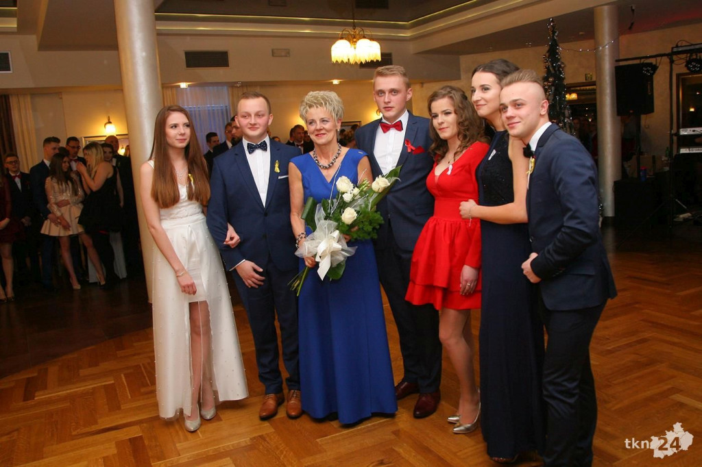 Relacja wideo: Studniówka Ekonomika z zespołem Łobuzy!