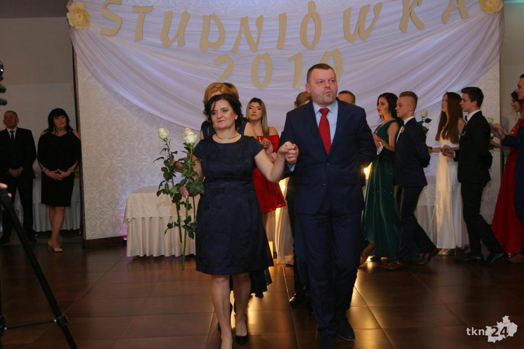Relacja wideo: Studniówka Ekonomika z zespołem Łobuzy!