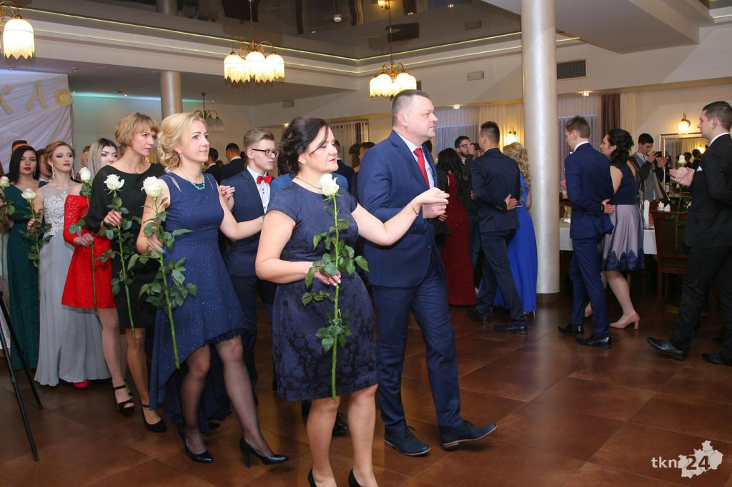 Relacja wideo: Studniówka Ekonomika z zespołem Łobuzy!