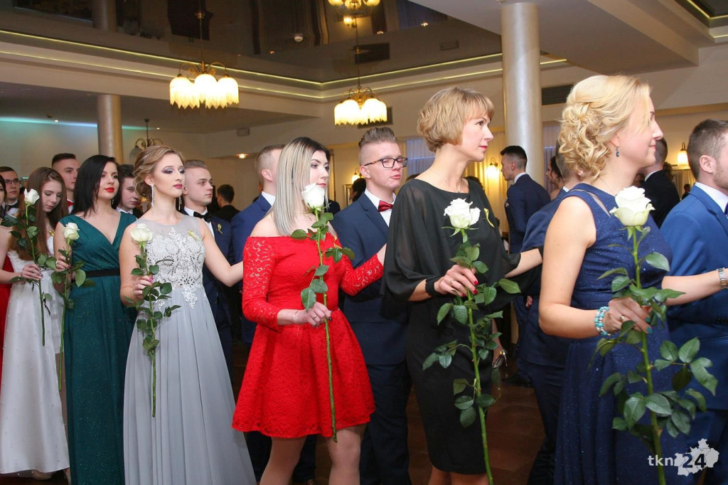 Relacja wideo: Studniówka Ekonomika z zespołem Łobuzy!