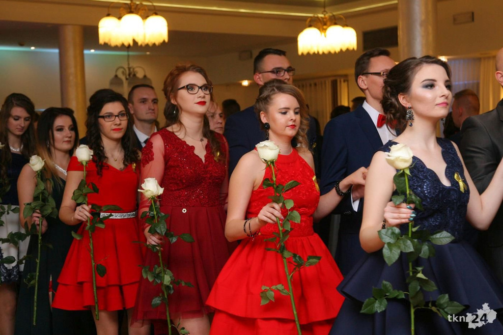 Relacja wideo: Studniówka Ekonomika z zespołem Łobuzy!