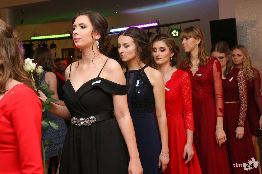 Relacja wideo: Studniówka Ekonomika z zespołem Łobuzy!