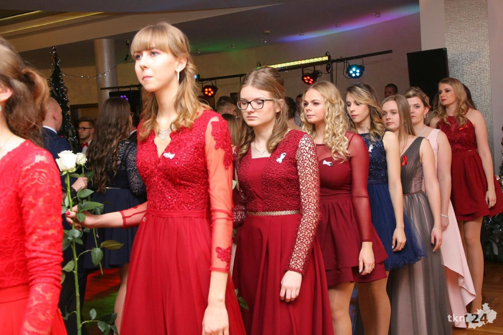Relacja wideo: Studniówka Ekonomika z zespołem Łobuzy!
