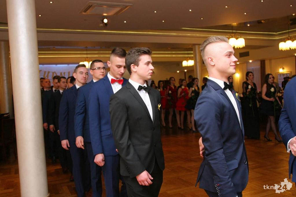 Relacja wideo: Studniówka Ekonomika z zespołem Łobuzy!