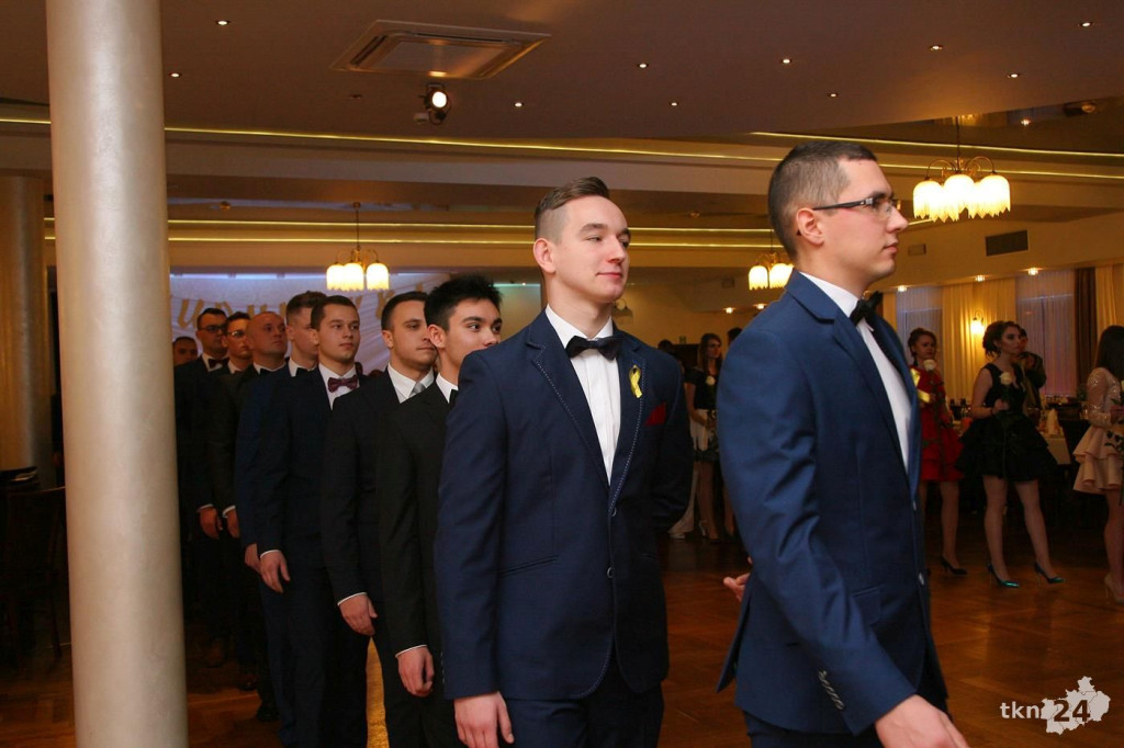 Relacja wideo: Studniówka Ekonomika z zespołem Łobuzy!