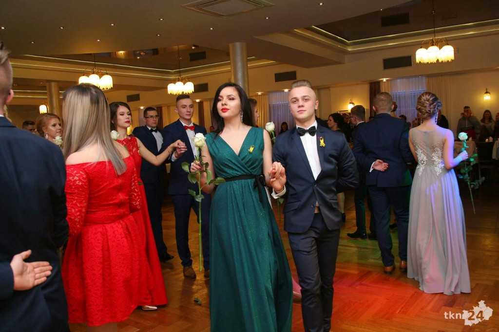 Relacja wideo: Studniówka Ekonomika z zespołem Łobuzy!