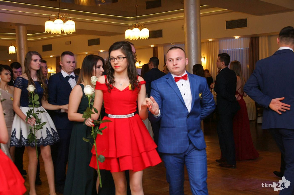 Relacja wideo: Studniówka Ekonomika z zespołem Łobuzy!