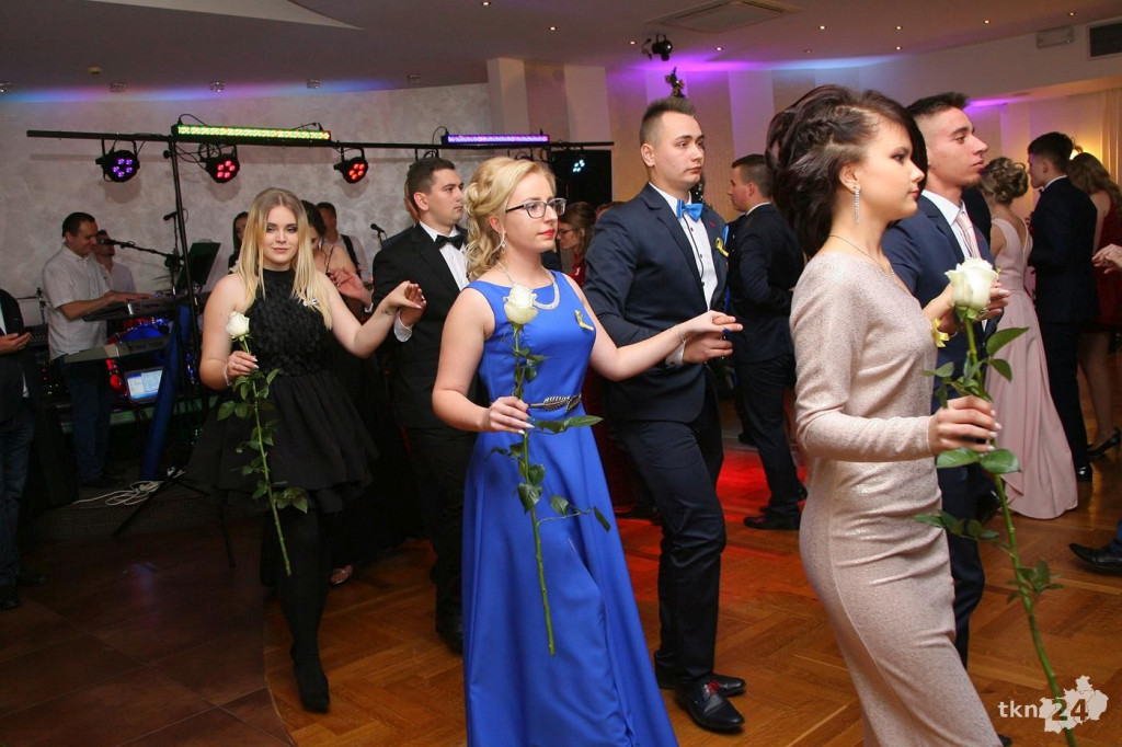 Relacja wideo: Studniówka Ekonomika z zespołem Łobuzy!