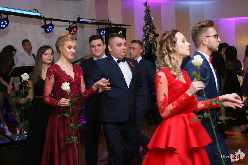 Relacja wideo: Studniówka Ekonomika z zespołem Łobuzy!