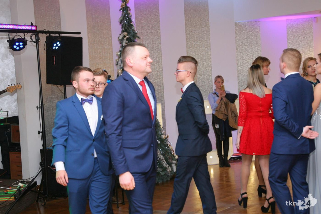 Relacja wideo: Studniówka Ekonomika z zespołem Łobuzy!