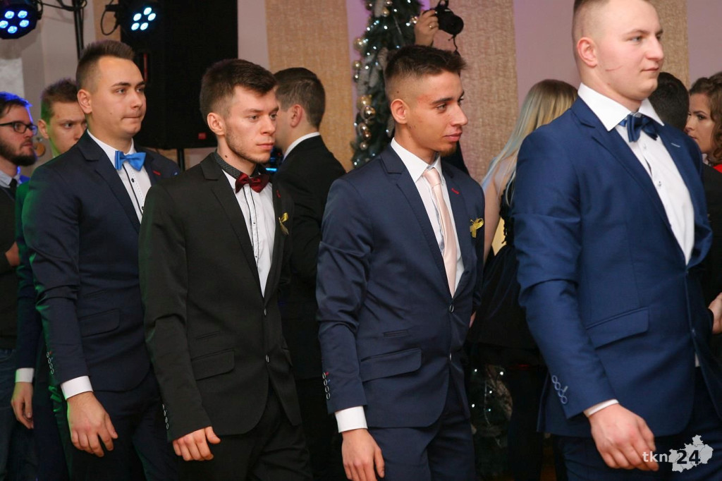 Relacja wideo: Studniówka Ekonomika z zespołem Łobuzy!