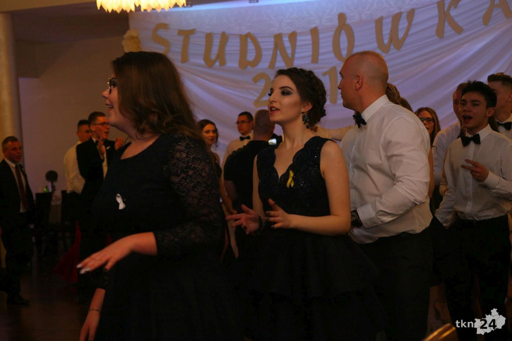 Relacja wideo: Studniówka Ekonomika z zespołem Łobuzy!