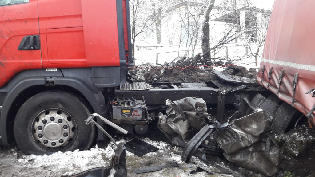Wypadek ciężarówki w Mularzowie. Droga całkowicie zablokowana [wideo, zdjęcia]