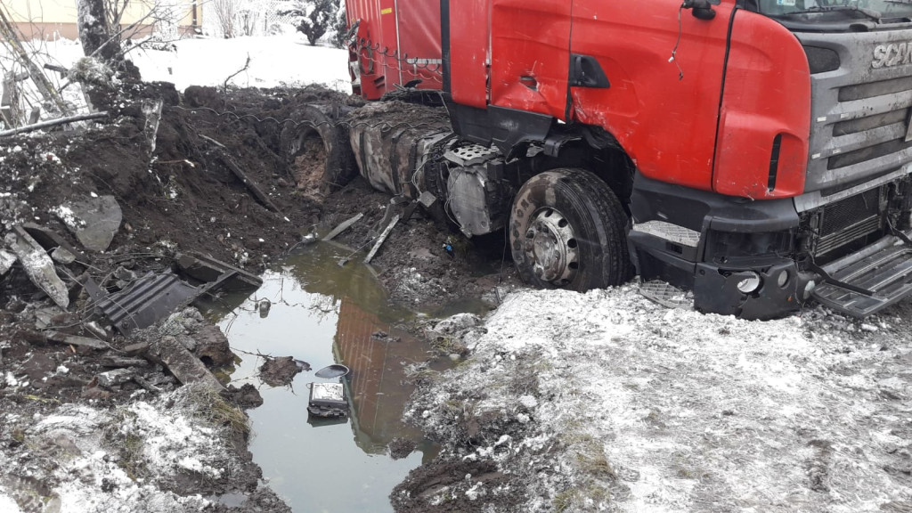 Wypadek ciężarówki w Mularzowie. Droga całkowicie zablokowana [wideo, zdjęcia]