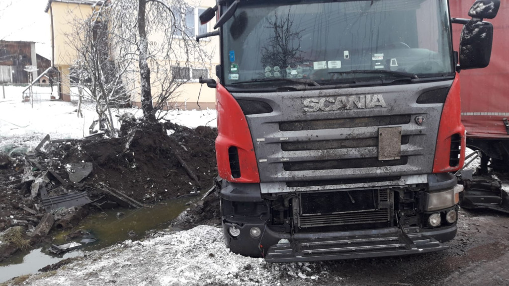 Wypadek ciężarówki w Mularzowie. Droga całkowicie zablokowana [wideo, zdjęcia]