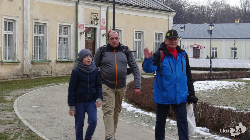 Piechurzy na trasie jubileuszowego Zimowego Marszu! [wideo, zdjęcia]
