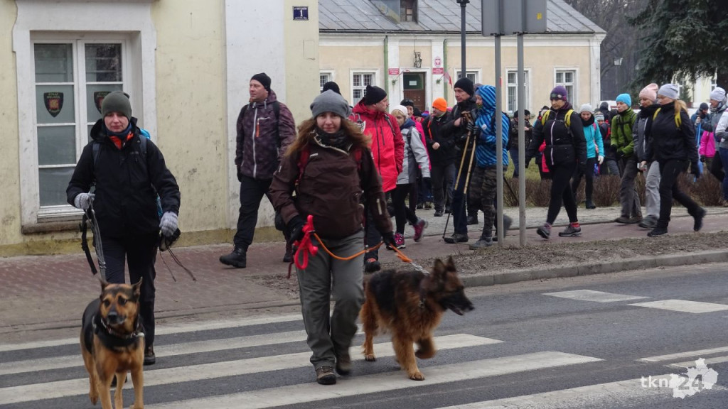 Piechurzy na trasie jubileuszowego Zimowego Marszu! [wideo, zdjęcia]
