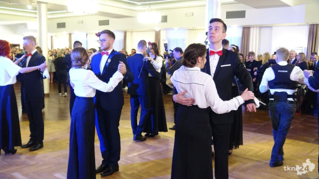 Opoczyńska studniówka w Końskich z zespołem Top Girls! [wideo, zdjęcia]
