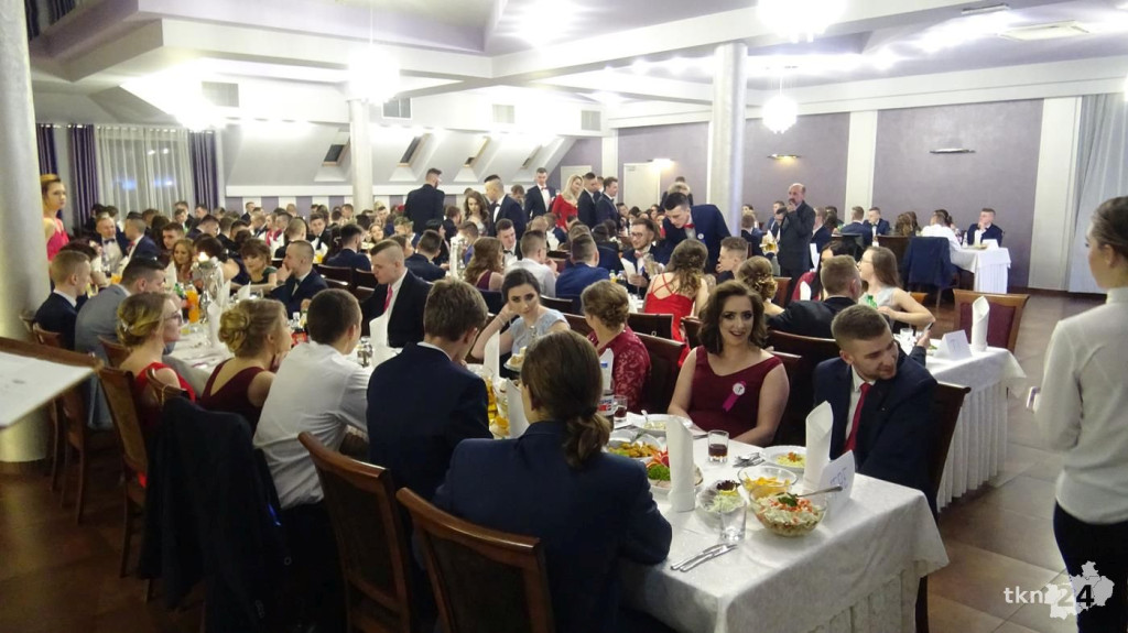 Opoczyńska studniówka w Końskich z zespołem Top Girls! [wideo, zdjęcia]
