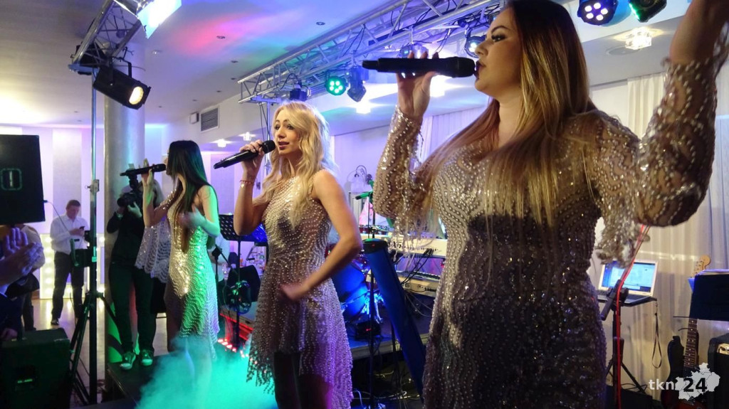 Opoczyńska studniówka w Końskich z zespołem Top Girls! [wideo, zdjęcia]